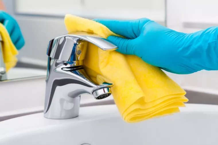 Désinfection totale d'une salle de bain après le décès d'une personne âgée dans une maison privée, Metz, Delta Clean